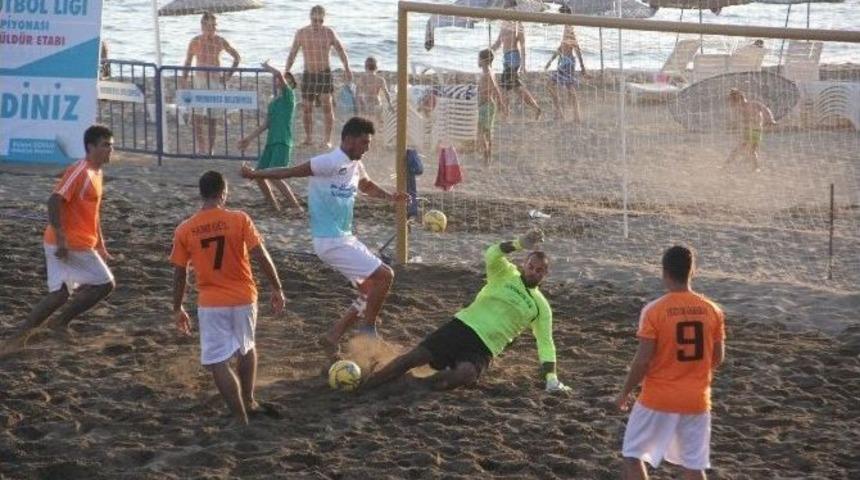 G&uuml;m&uuml;ld&uuml;r&rsquo;de Plaj Futbol Ş&ouml;leni