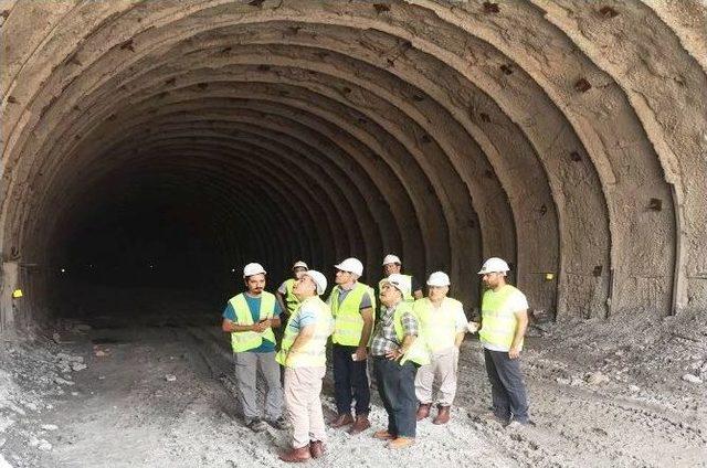 Küçük Aksu Barajı’nın Derivasyon Tünel Kazısı Tamamlandı