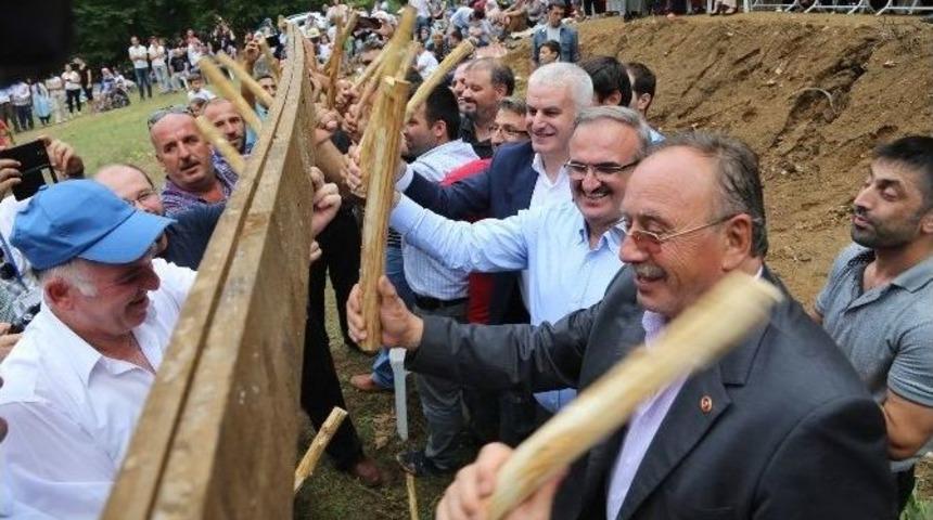 Vali Ve Milletvekili Kolsama Oynadı