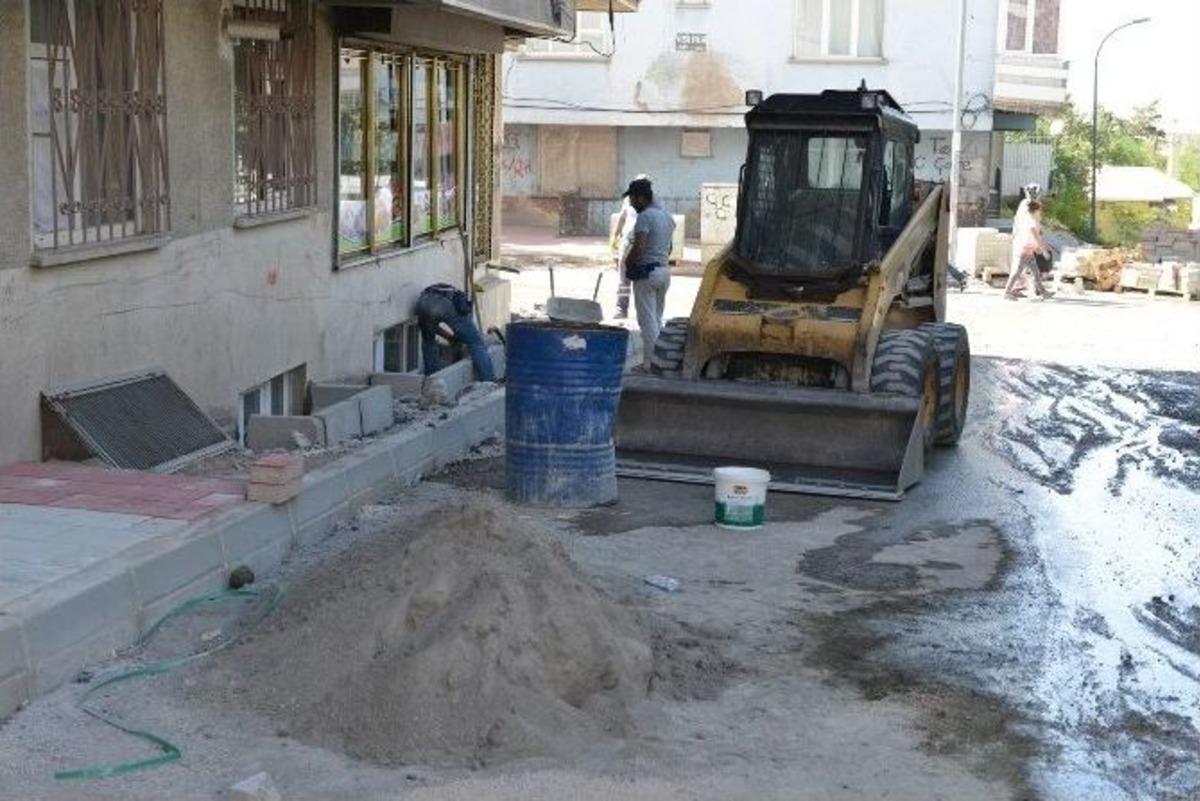 Yakutiye Belediyesi, İl&ccedil;eyi Sağlam Ve Estetik Kaldırımlarla Donatmaya Devam Ediyor