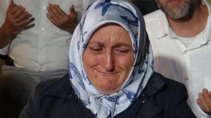 Adapazarı'nda Deprem Kurbanları G&ouml;zyaşları Ve Dualarla Anıldı