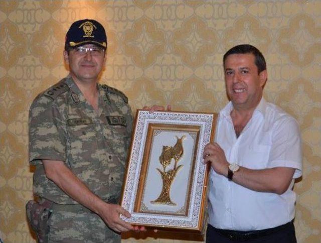Hakkari İl Jandarma Komutanı na Veda Yemeği 1
