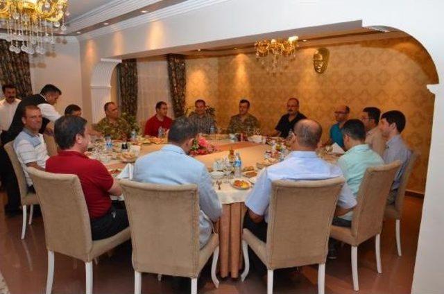 Hakkari İl Jandarma Komutanı na Veda Yemeği 2