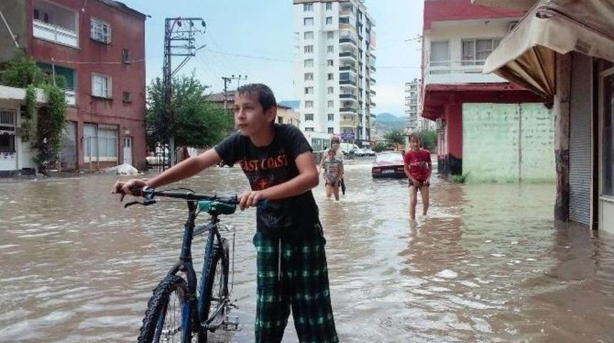 Yağmur Ve Fırtına Hayatı Olumsuz Etkiledi