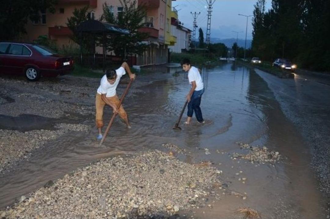 Niksar Yaz Yağmuruna Teslim Oldu