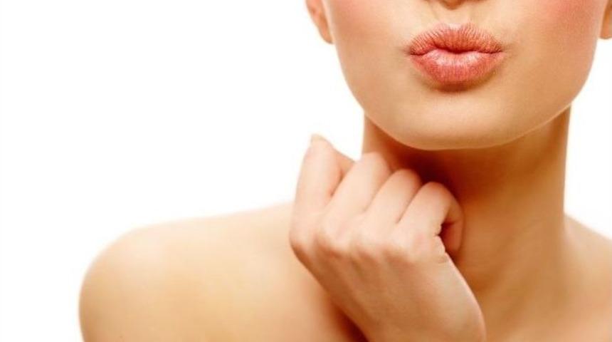 Dudak &Uuml;st&uuml; &Ccedil;izgileri, Y&uuml;z G&uuml;zelliğini G&ouml;lgeliyor