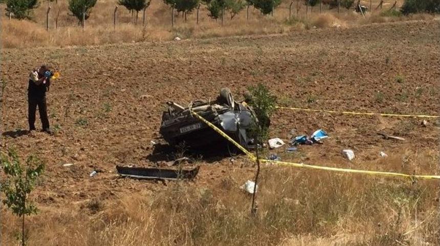 Tekeri Kopan Otomobil Takla Attı: 1 &Ouml;l&uuml;, 3 Yaralı