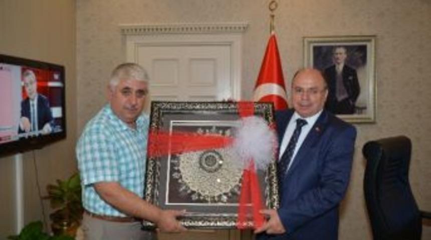 Sorgun Belediye Başkanı Şimşek, Vali &Ccedil;i&ccedil;ek&rsquo;i Makamında Ziyaret Etti