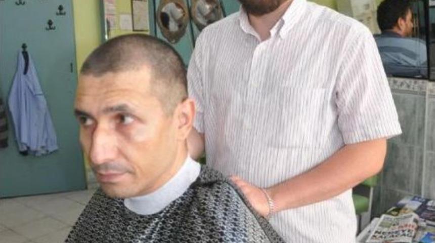 Depremzede Berberden Bedava Tıraş