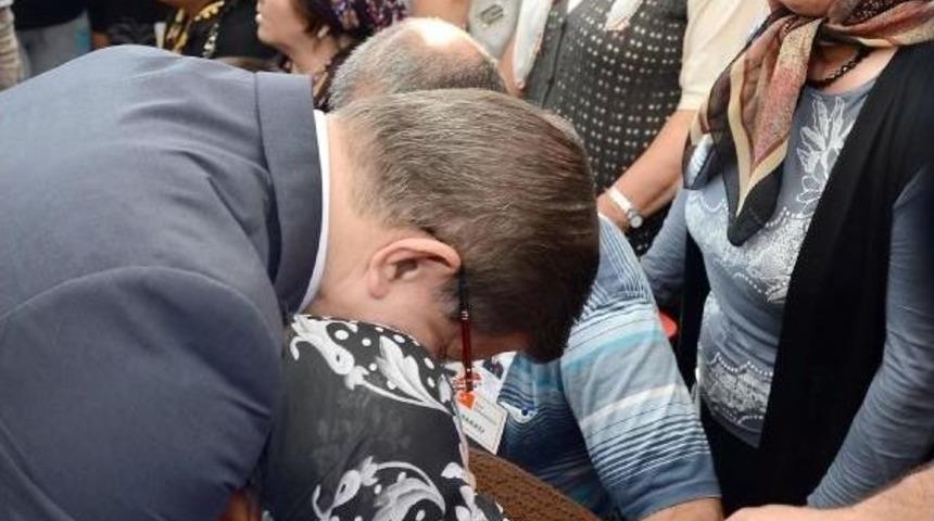 Şehidin Anne Ve Babası Liderlere Tek Tek Yakardı: Ne Olur Bir Araya Gelin Ve Bir &Ccedil;&ouml;z&uuml;m Bulun, Neden Bir Araya Gelemiyorsunuz