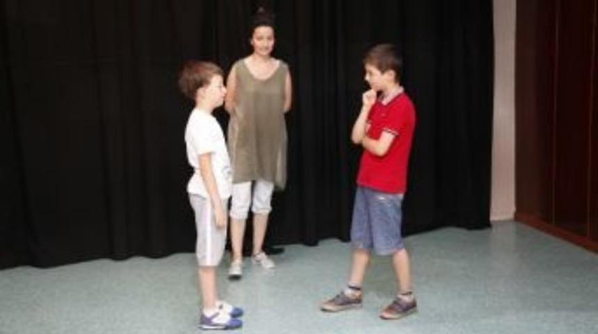 &Ccedil;ocuklar Drama &Ouml;ğreniyor