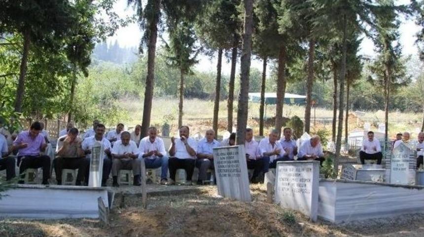 Deprem Şehitleri Karam&uuml;rsel&rsquo;de Anıldı