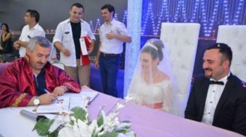 K&ouml;rfez Belediye Başkanı Baran Dur Durak Bilmiyor!