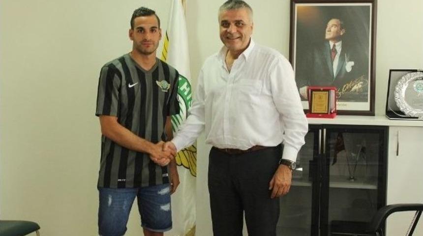 Akhisar Belediyespor Mervan &Ccedil;elik&rsquo;i Bitirdi