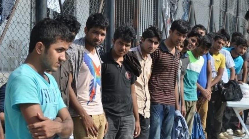 3 Minib&uuml;ste 102 Ka&ccedil;ak Yakalandı