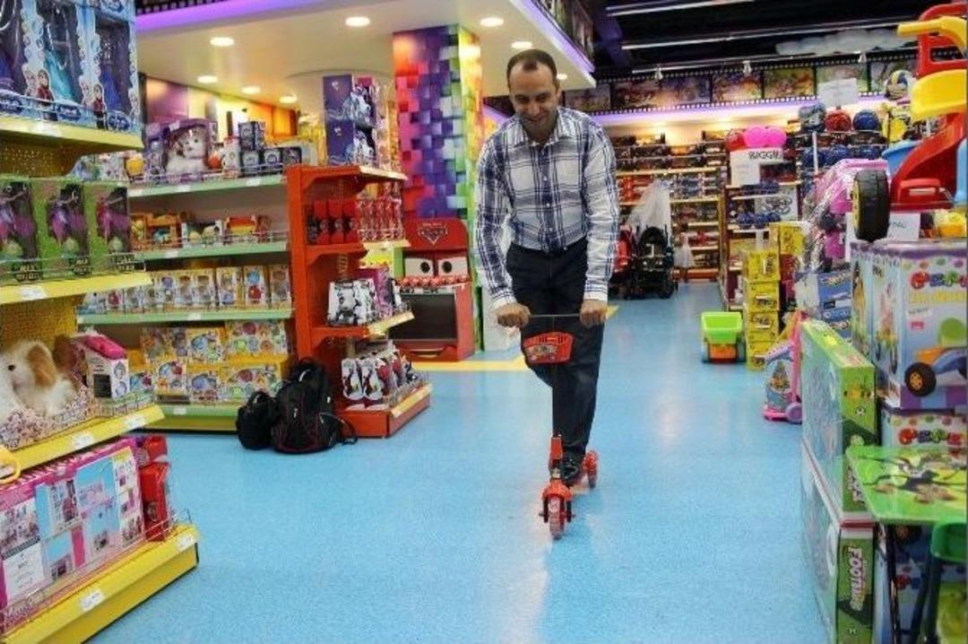 Oyuncağı Yoktu, Bin 200 Kişiyi İstihdam Eden Oyuncak Devi Oldu