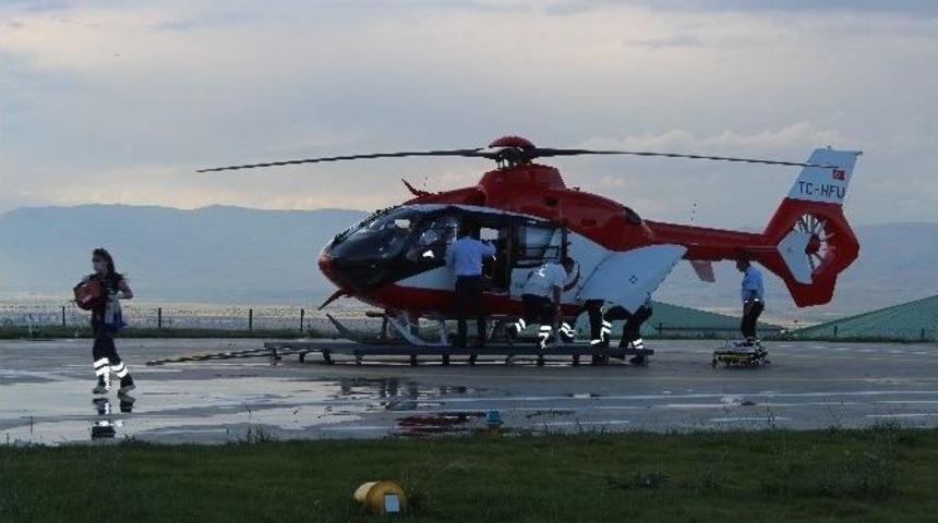 Şenkaya&rsquo;da Ter&ouml;ristlerle &Ccedil;ıkan &Ccedil;atışmada Ağır Yaralanan Korucu, Ambulans Helikopterle Erzurum&rsquo;a Getirildi