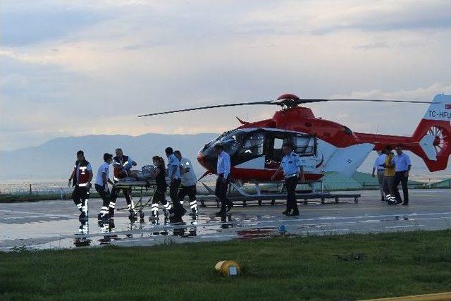 Şenkaya’da Teröristlerle Çıkan Çatışmada Ağır Yaralanan Korucu, Ambulans Helikopterle Erzurum’a Getirildi