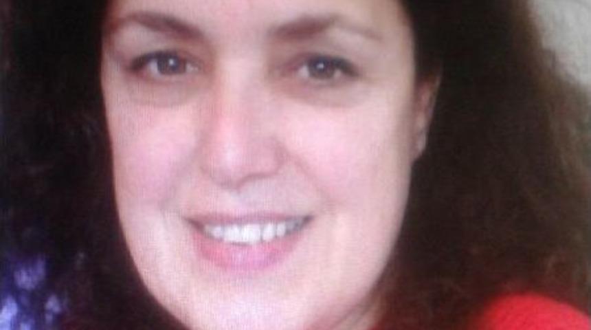 Bah&ccedil;ede Otururken &Uuml;zerlerine Otomobil D&uuml;şmesi Sonucu &Ouml;len Kadın Son Yolculuğuna Uğurlandı