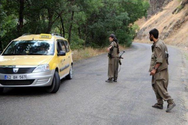 Tunceli'de Yol Kesen Pkk'lılar 3 Aracı Yaktı