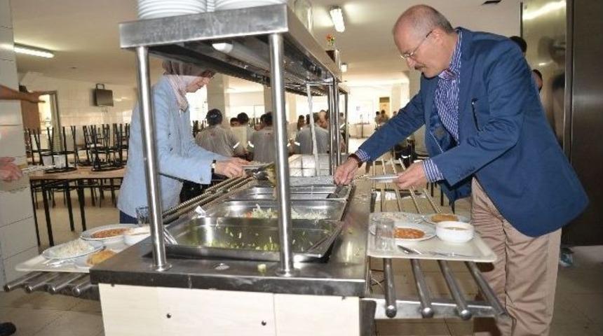 Kafaoğlu İş&ccedil;ilerle &Ouml;ğle Yemeği Yedi