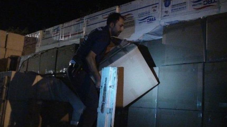 Tır&rsquo;da 30 Bin Paket Ka&ccedil;ak Sigara &Ccedil;ıktı