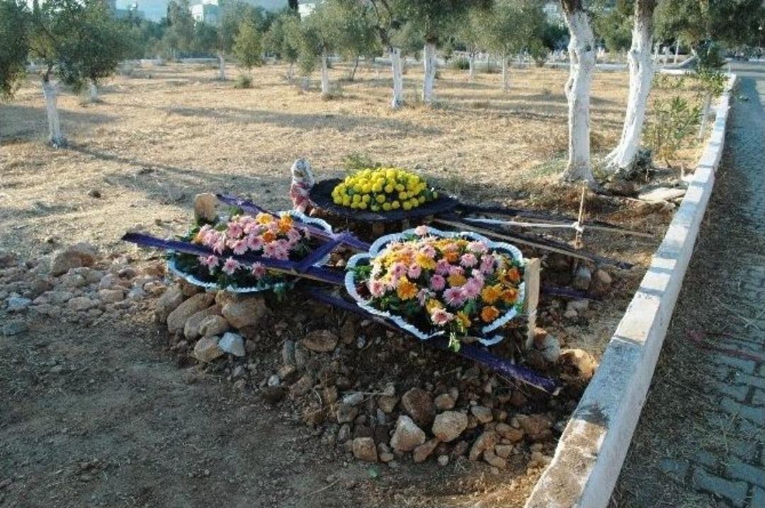 &Ouml;ld&uuml;rd&uuml;ğ&uuml; Karısıyla Yan Yana Defnedildi