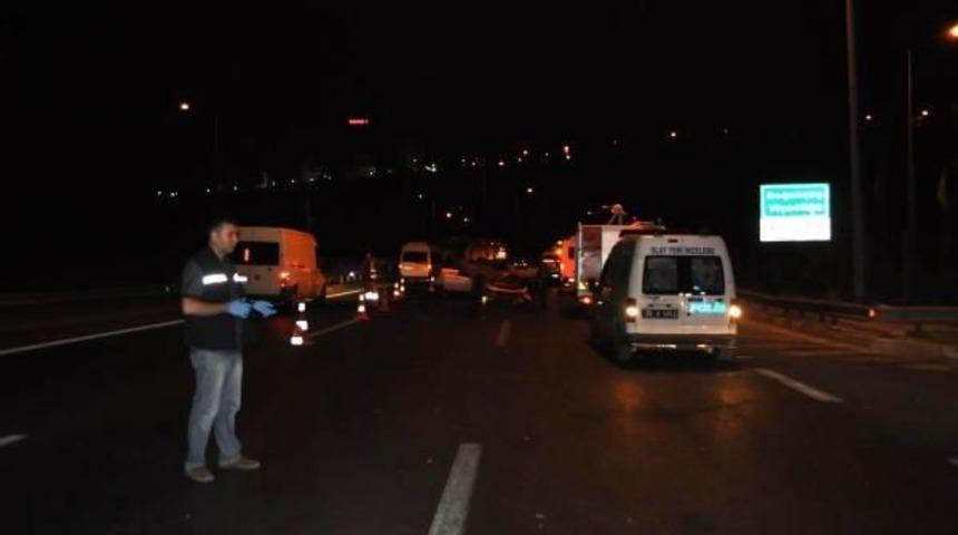 Otomobil Takla Attı: 2 &Ouml;l&uuml;, 2 Yaralı