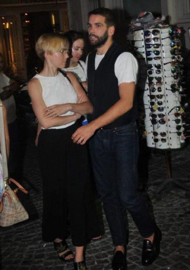 Scarlett Johansson&rsquo;S Secret Istanbul Holiday Hounded By Paparazzi 1