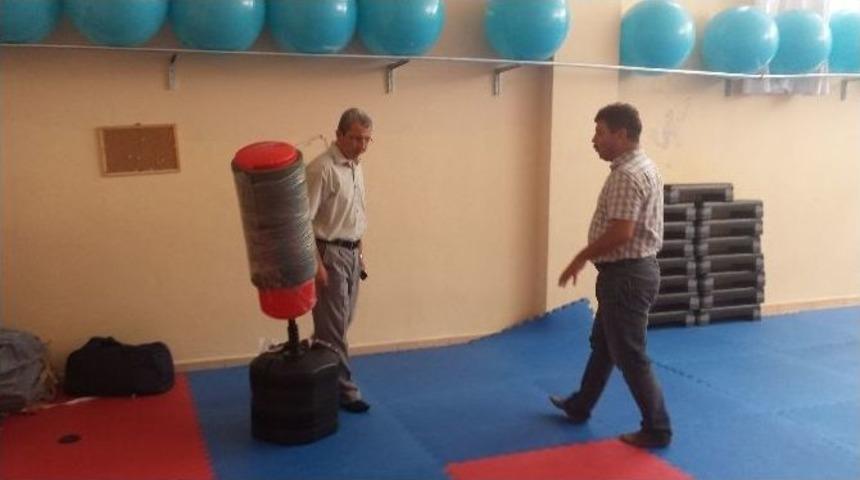 Kumluca Kaymakamı İl&ccedil;edeki Spor Tesislerini Gezdi