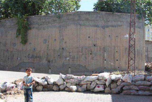 Şırnak'ta Pkk Polisle Çatıştı: 2 Kadın Yaralı