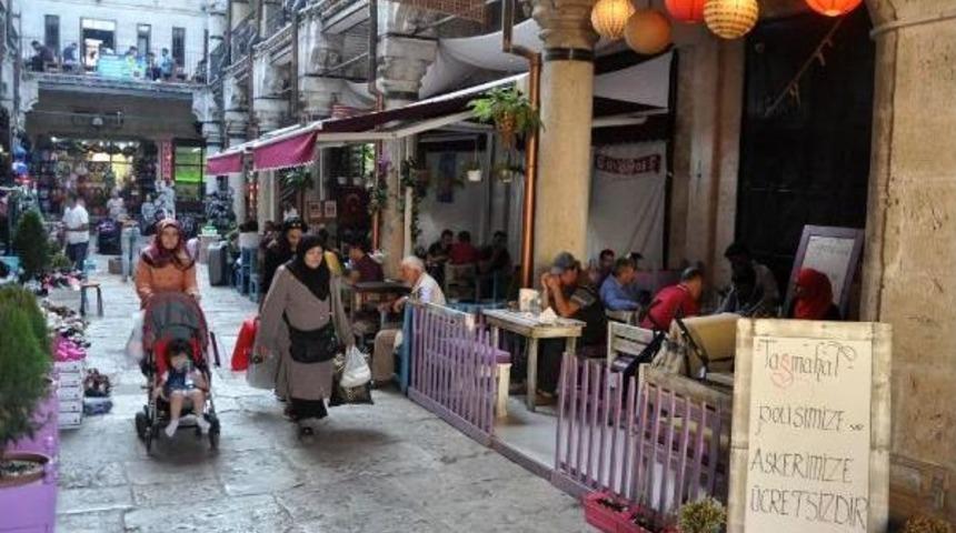 Sivas'ta Asker Ve Polise &Uuml;cretsiz Kafe