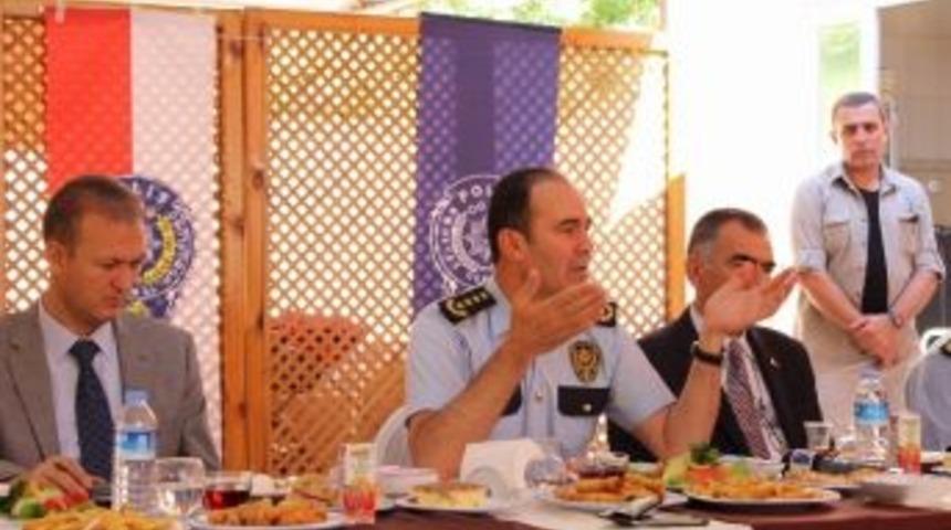 Emniyet M&uuml;d&uuml;r&uuml; Sıtkı Akg&uuml;l: