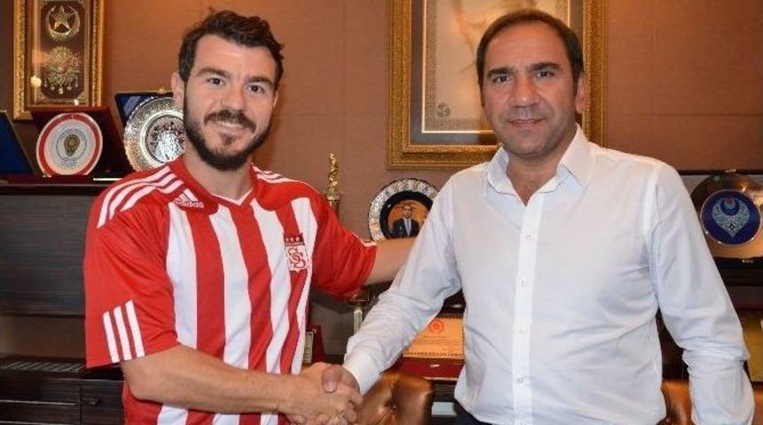 Medicana Sivasspor Yekta Kurtuluş İle 3 Yıllık S&ouml;zleşme İmzaladı