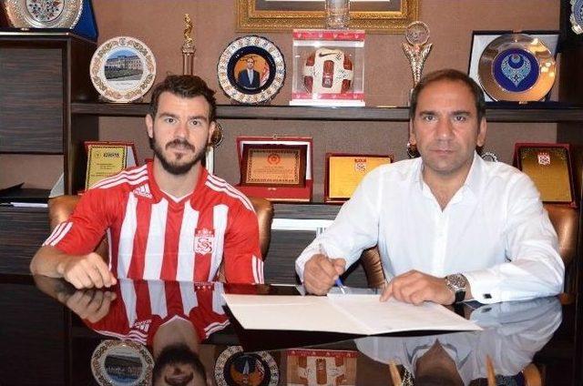 Medicana Sivasspor Yekta Kurtuluş İle 3 Yıllık Sözleşme İmzaladı