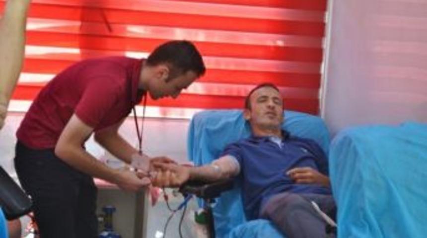 Kula&rsquo;da Bir G&uuml;nde 53 &Uuml;nite Kan Toplandı