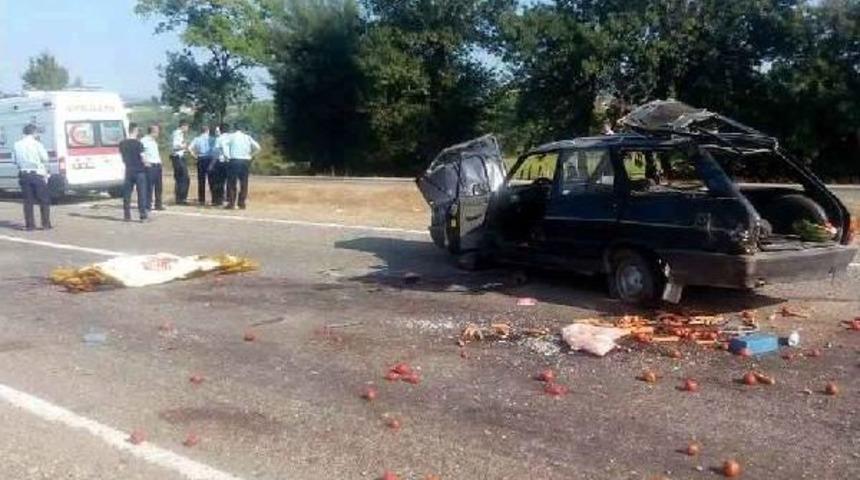 Lastiği Patlayan Otomobil Takla Attı: 1 &Ouml;l&uuml;, 3 Yaralı