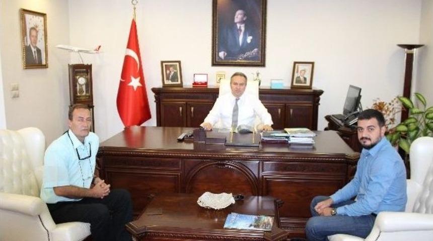 Vali Fidan, Ak&ccedil;akoca&rsquo;nın İlk &Ccedil;ıkan Dergisini Tebrik Etti