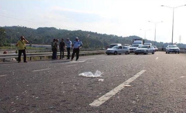 Tır Dorsesinden Düşen Paketten Yola Saçılan Çiviler Trafiği Felç Etti