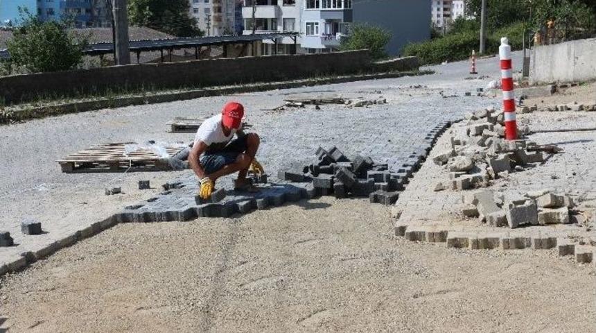 Ak&ccedil;akoca&rsquo;da Yol &Ccedil;alışmaları Aralıksız S&uuml;r&uuml;yor