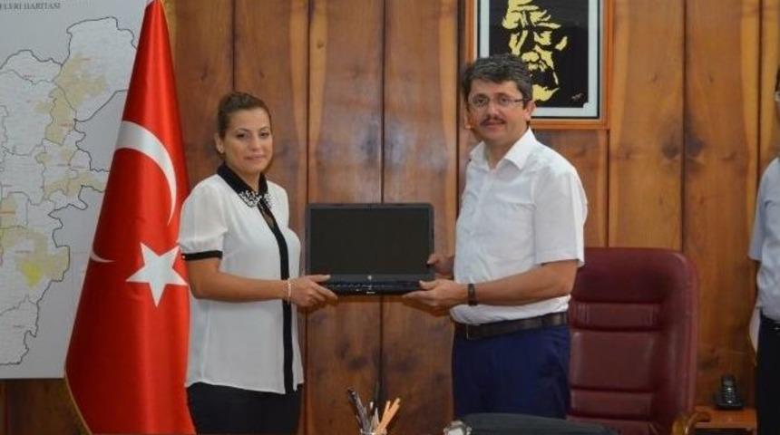 Sulama Veri Tabanı İ&ccedil;in İl&ccedil;e M&uuml;d&uuml;rl&uuml;klerine Diz &Uuml;st&uuml; Bilgisayar