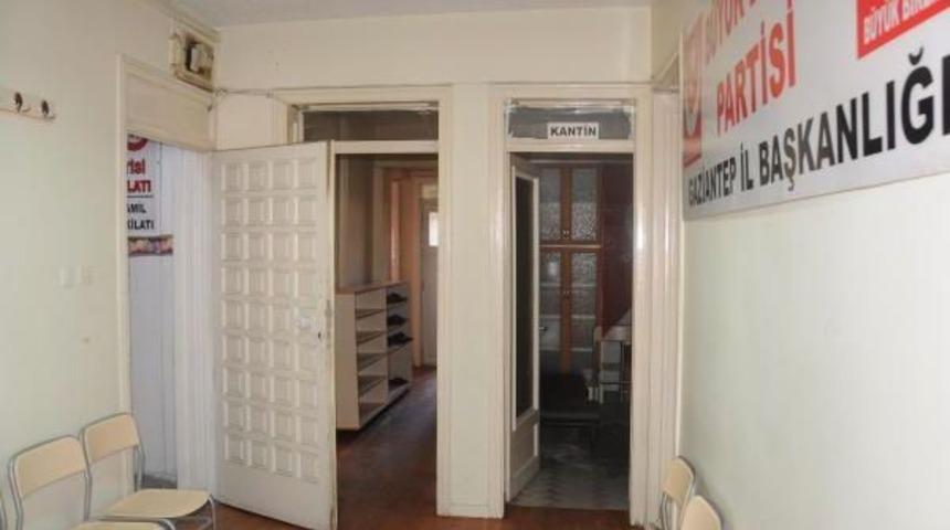 Gaziantep'te Bbp Il Binasının Kapısı Kırıldı, Eşya Dağıtıldı