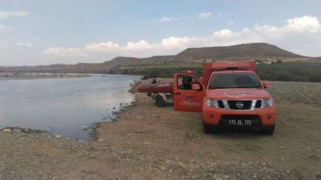 Araçlarıyla Çayda Mahsur Kalan 4 Kişi Kurtarıldı 1