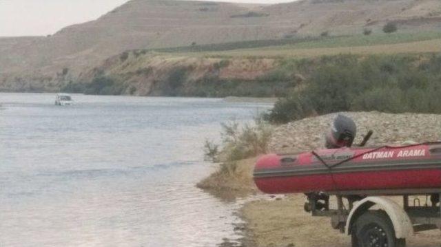 Araçlarıyla Çayda Mahsur Kalan 4 Kişi Kurtarıldı 2