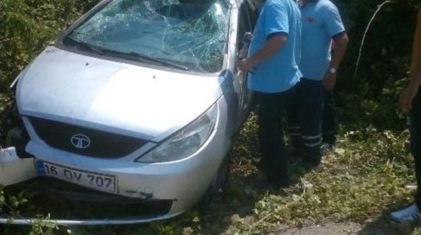 &Uuml;niversite Kaydına Giderken Kaza Yaptılar: 2 Yaralı