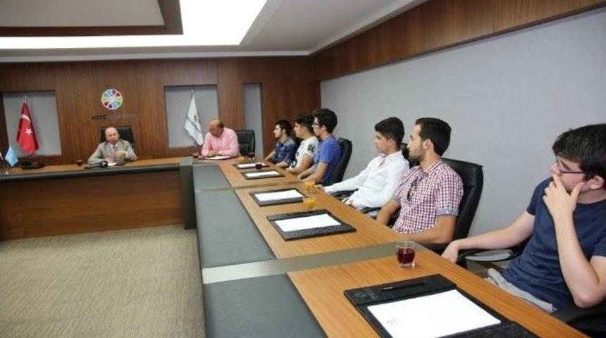 &Ccedil;olakbayrakdar, "gen&ccedil;ler! D&uuml;nya Klavyenin Ucunda"