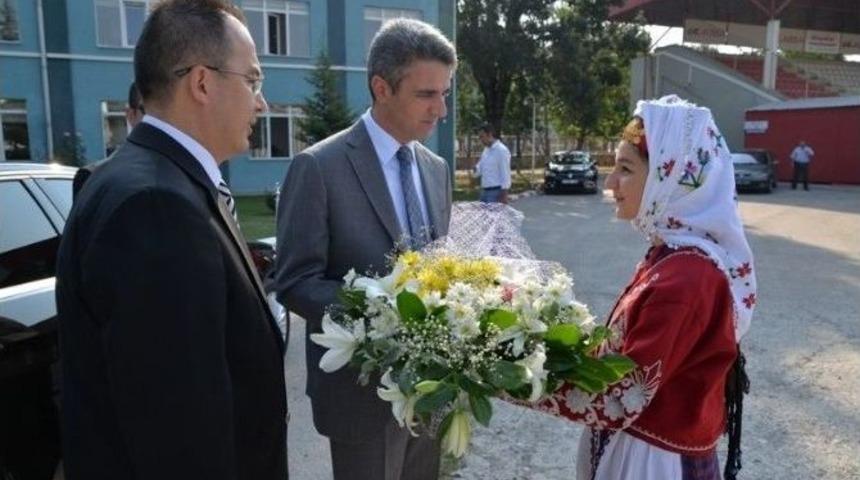 Bolu Valisi, Yeni Gen&ccedil;lik Spor İl M&uuml;d&uuml;r&uuml;&rsquo;n&uuml; Ziyaret Etti