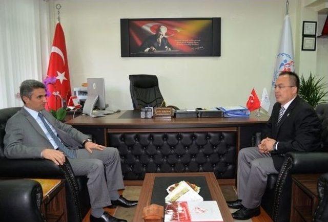 Bolu Valisi, Yeni Gen&ccedil;lik Spor İl M&uuml;d&uuml;r&uuml;&rsquo;n&uuml; Ziyaret Etti 1