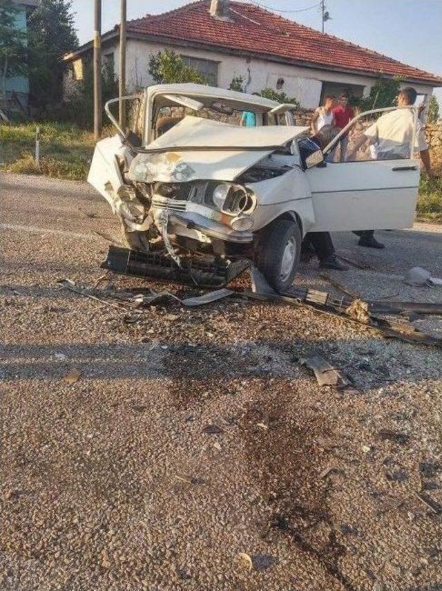 Afyonkarahisar&rsquo;da Trafik Kazası: 4 Yaralı 1