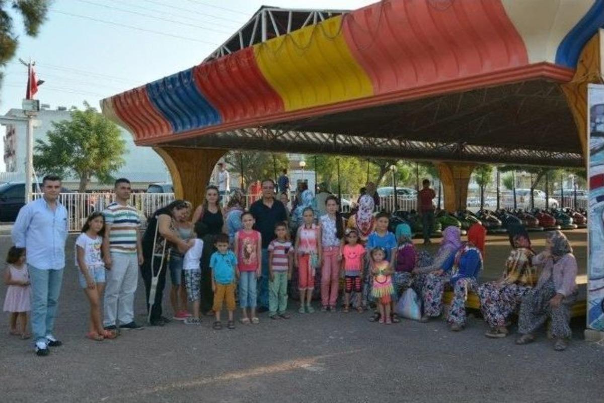 Bu &Ccedil;ocuklar İlk Kez Lunaparka Gitti
